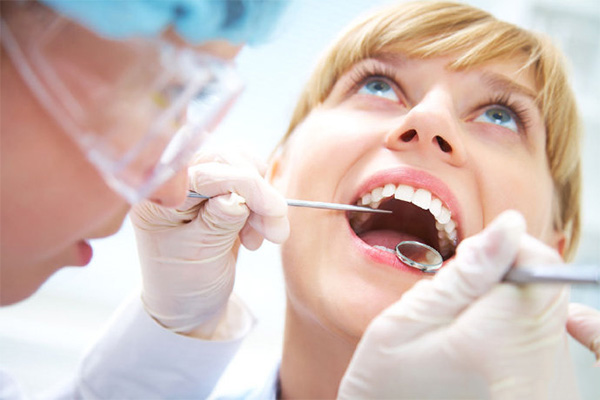 种植牙还会发炎吗(种植牙还会发炎吗)