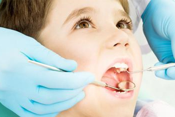 牙齿旁脸颊有一个小肉球(牙齿旁脸颊有一个小肉球是什么)