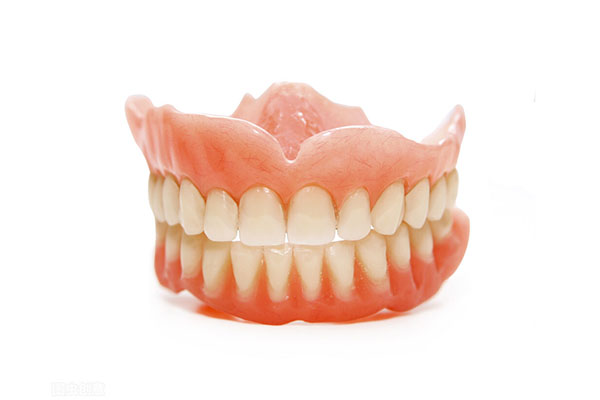 牙缝大树脂和贴片哪个好一点呢(牙缝大树脂和贴片哪个好一点呢视频)