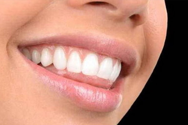 牙齿凹槽上面有黑色需要治疗么吗(牙齿凹槽上面有黑色需要治疗么吗)