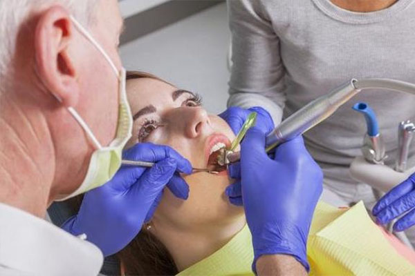 牙齿缺损是什么原因造成的(牙齿缺损是什么原因造成的怎么治疗)