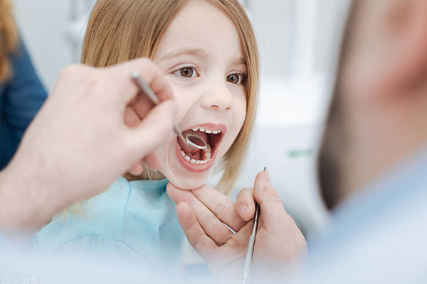 七岁半六龄齿还没长怎么回事啊(七岁半六龄齿还没长怎么回事啊)