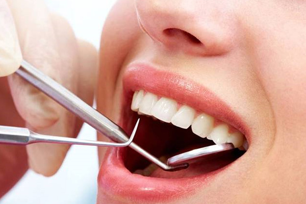 牙科做牙齿美白多少钱(牙科做牙齿美白多少钱一颗)