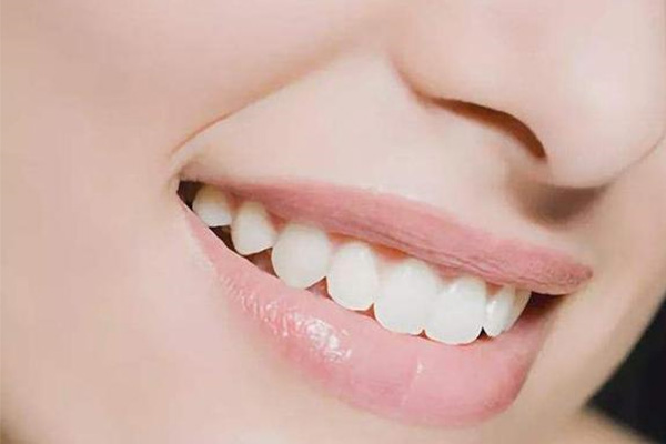 美白牙贴片的副作用(美白牙贴片的副作用大吗)