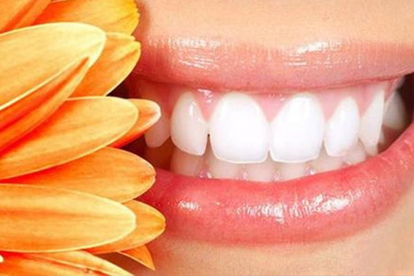 美白牙贴对牙齿有伤害吗有效果吗(美白牙贴对牙齿有伤害吗有效果吗视频)