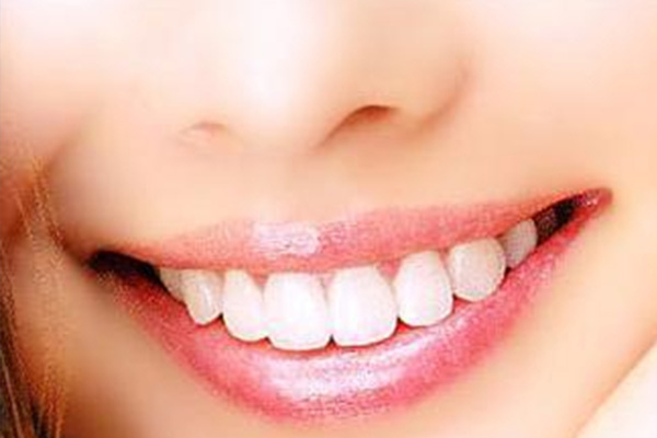 牙齿变乌黑怎么回事(牙齿变乌黑怎么回事图片)