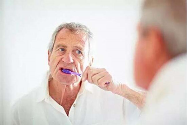 氟斑牙会自己消失吗为什么还会长出来(氟斑牙会自己消失吗为什么还会长出来