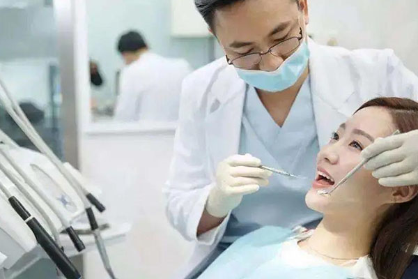 儿童牙齿氟斑怎么治疗(儿童牙齿氟斑怎么治疗好)