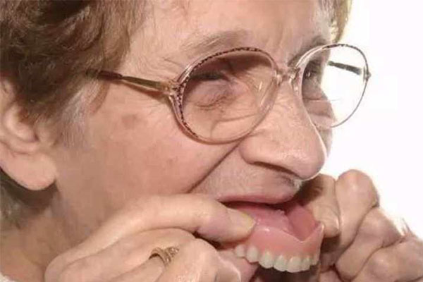 上海义齿加工厂怎么样推荐(上海义齿加工厂怎么样推荐上门)