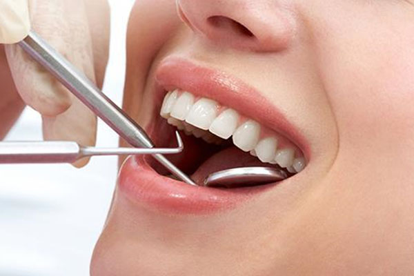 氟斑牙做冷光美白多少钱(氟斑牙做冷光美白多少钱一颗)