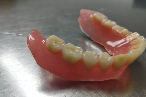 义齿制作材料是什么(义齿制作材料是什么意思)