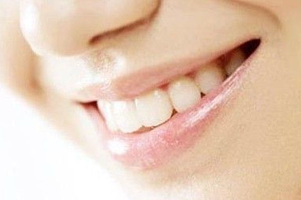 孩子牙齿黑用什么洗白牙膏(孩子牙齿黑用什么洗白牙膏比较好