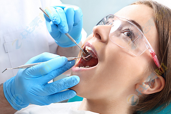 牙齿最里面长了个小牙齿怎么办啊吃