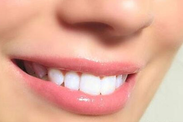 祛除牙齿烟渍的办法是什么呢(祛除牙齿烟渍的办法是什么呢视频