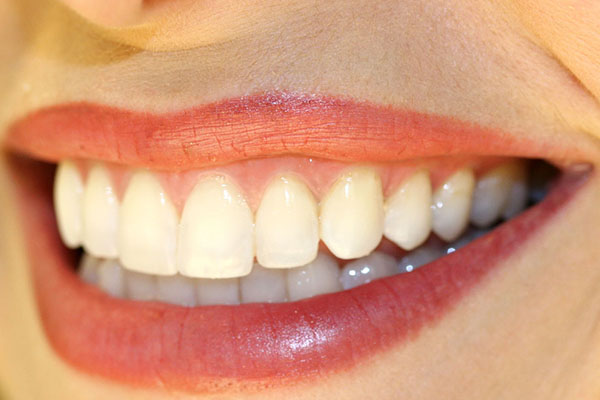 牙齿茶烟渍怎么洗干净呢(牙齿茶烟渍怎么洗干净呢视频)