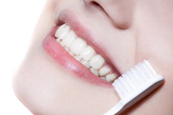 四环素牙做烤瓷好还是做贴面好呢(四环素牙做烤瓷好还是做贴面