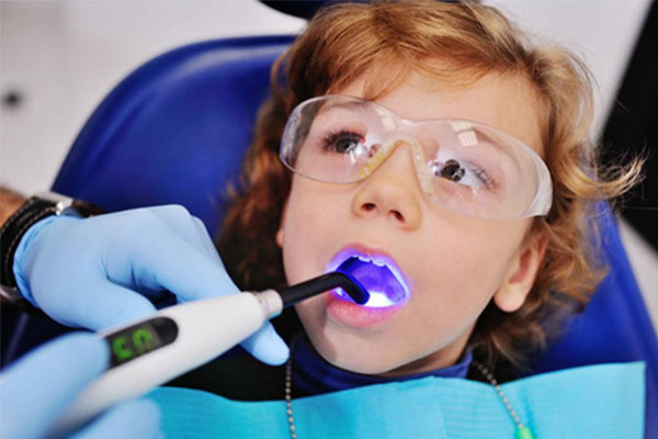 牙龈上长了一个小白点是什么(牙龈上长了一个小白点是什么原因