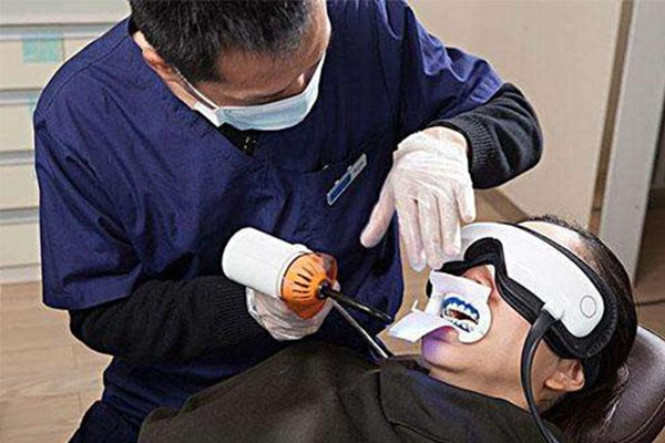 四环素牙做瓷贴面的危害(四环素牙做贴面还是烤瓷)