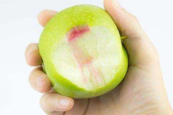 刷牙牙龈出血是啥原因