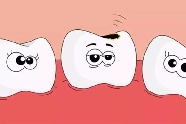 两个门牙中间蛀牙了怎么办？中老年口腔为您高效解决缺牙烦恼
