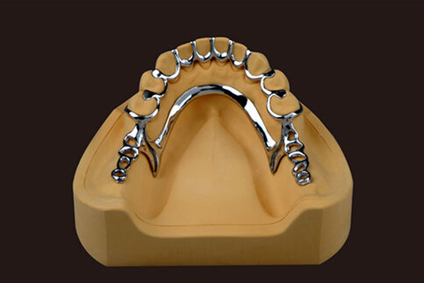 活动假牙晚上一定要拿下来？中老年