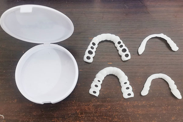 正畸后没戴保持器牙齿松动？中老年口腔批量修复方案2小时解决