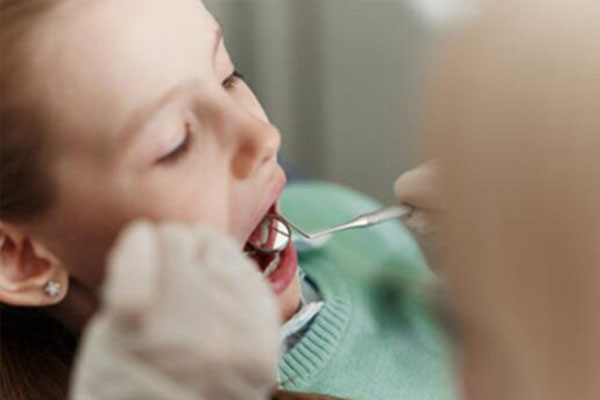 乳牙脱落年龄：几岁开始正常？中老