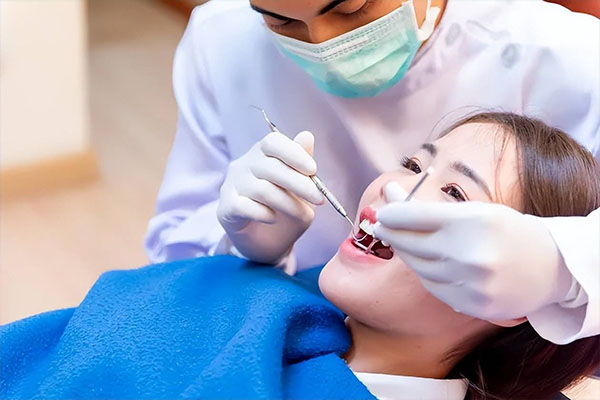 牙齿碎片脱落别慌张，中老年口腔批量修复让笑容更自信