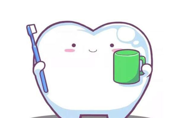 洗牙后用双氧水漱口，中老年口腔专家告诉你这样做有啥好处！