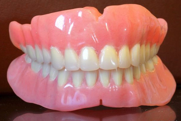 缺牙别再忍！吸附性义齿让你重获咀