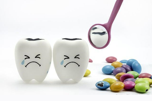 牙齿缝线多久脱落？中老年口腔为您解答缺牙修复关键问题