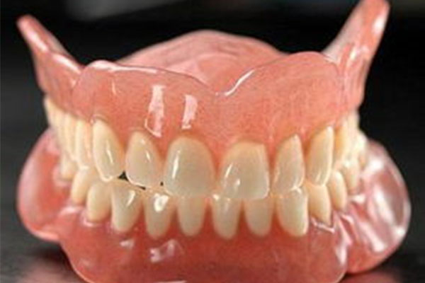 老年人活动假牙价格亲民，中老年口