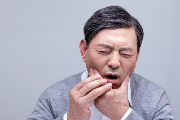 补完牙牙疼难忍？中老年口腔批量修复技术让缺牙不再困扰！