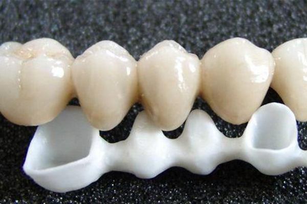 缺牙老人速看！800元全瓷牙解决咀嚼难题 中老年口腔批量修复效