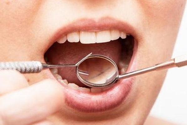 牙髓炎患者能喝酒吃辣吗？中老年口腔为您解答