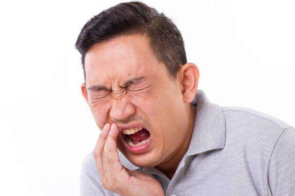 急性牙疼怎么办？中老年口腔16秒快速