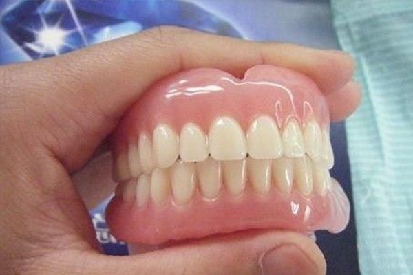 好的活动假牙的技术标准是什么？中