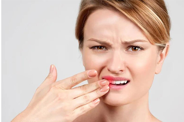 牙齿遇冷热疼痛别大意！中老年口腔批量修复技术高效止疼，