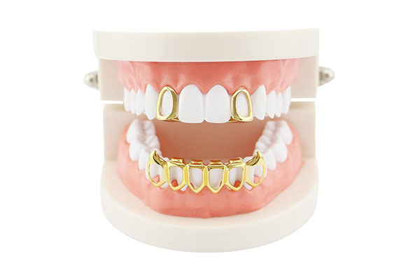 中老年口腔解析：缺牙老人如何挑选