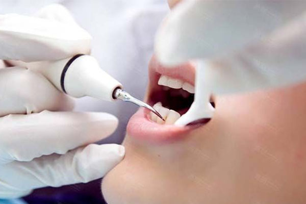 慢性牙髓炎依据临床表现可分为几类？中老年口腔为您解析并提