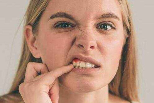 喝冷的牙疼是什么原因？中老年口腔为您解答并提供解决方案