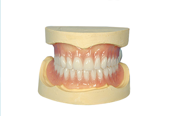 义齿种类多到挑花眼？中老年口腔批量种牙效率翻倍，选对方案