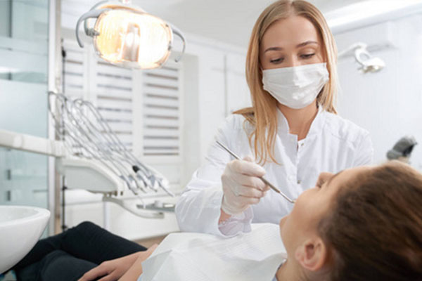 中老年慢性牙髓炎治疗方案选择：快速解决牙痛烦恼