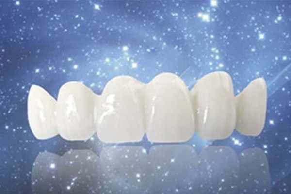 金属牙套VS陶瓷牙套：中老年口腔揭秘选择困境破解方案