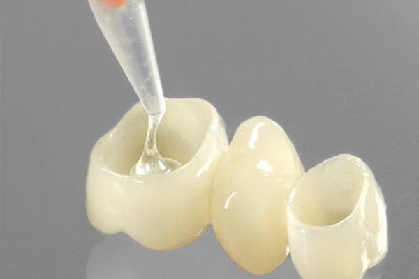 中老年补牙树脂价格分析：专家解答