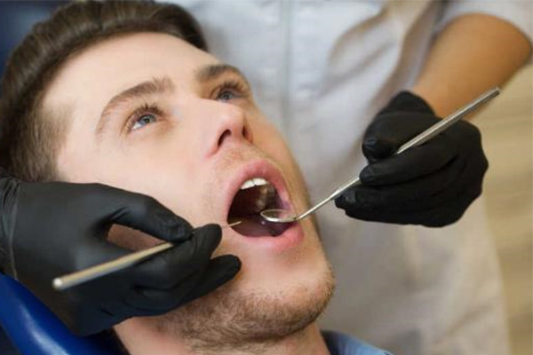 孩子拔牙后多久可以吃饭？中老年口