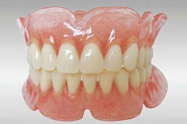 活动假牙的优缺点是什么意思？中老年口腔为您解答！