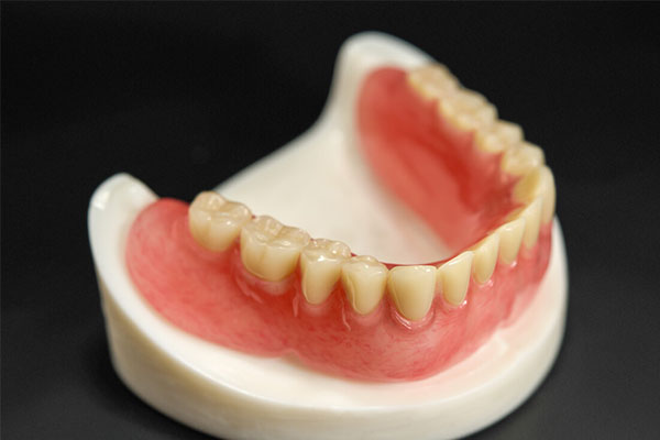 年轻人戴活动假牙的多吗 解析中老年