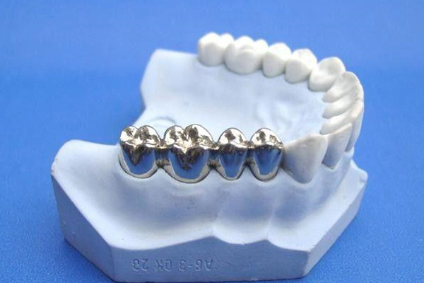 活动假牙什么材料舒适性好？中老年口腔为您推荐高效解决方案