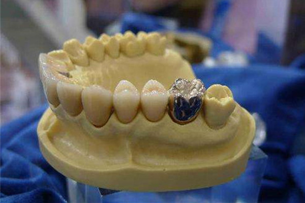 在义齿加工厂上班，每天工作多久能